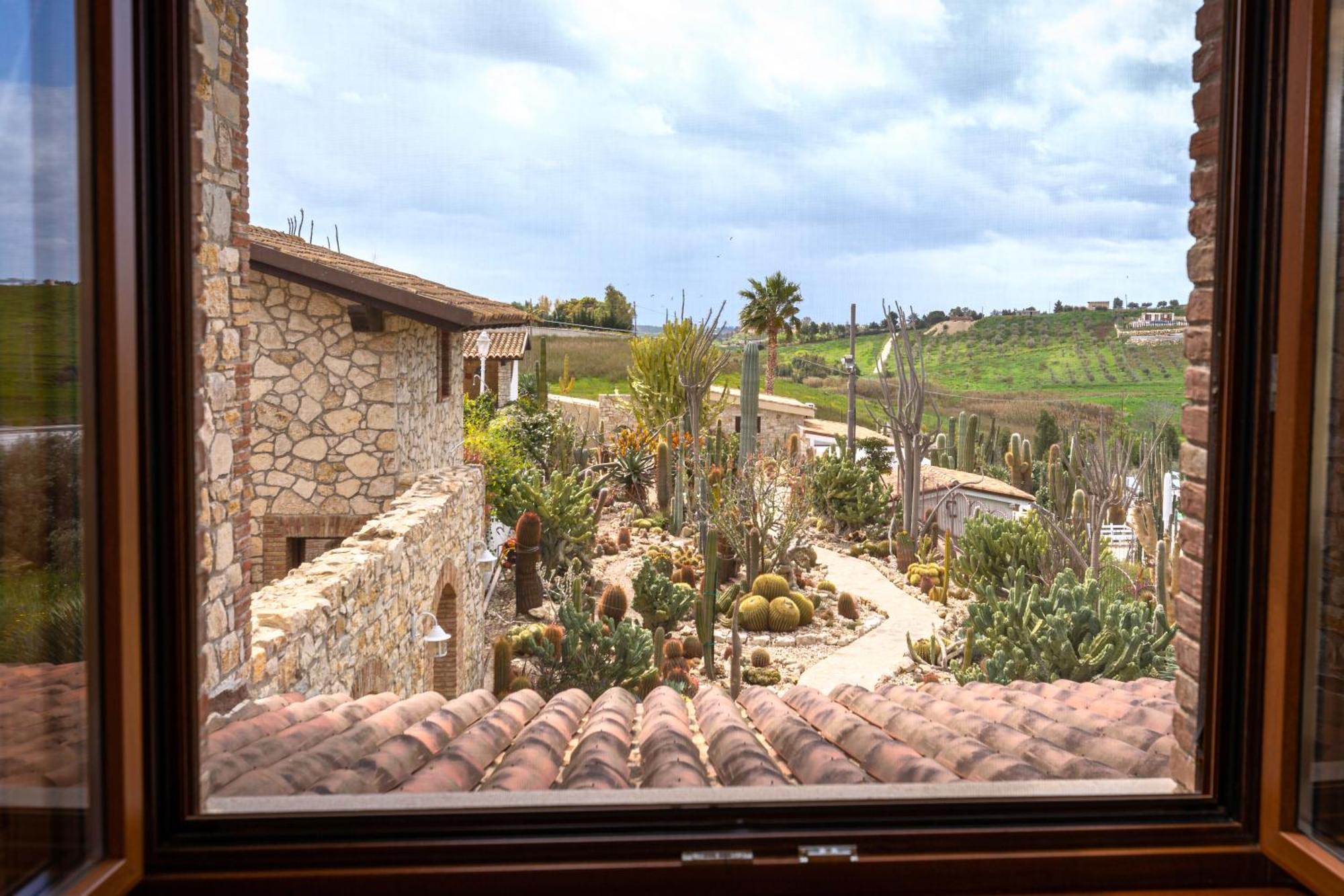 Relais Garden Cactus B&B 파바라 외부 사진